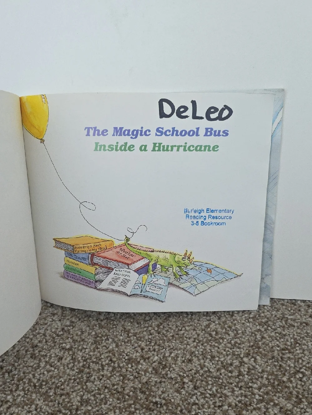 Children's Books - The Magic School Bus Hurricane , Climate, And Ocean Floor